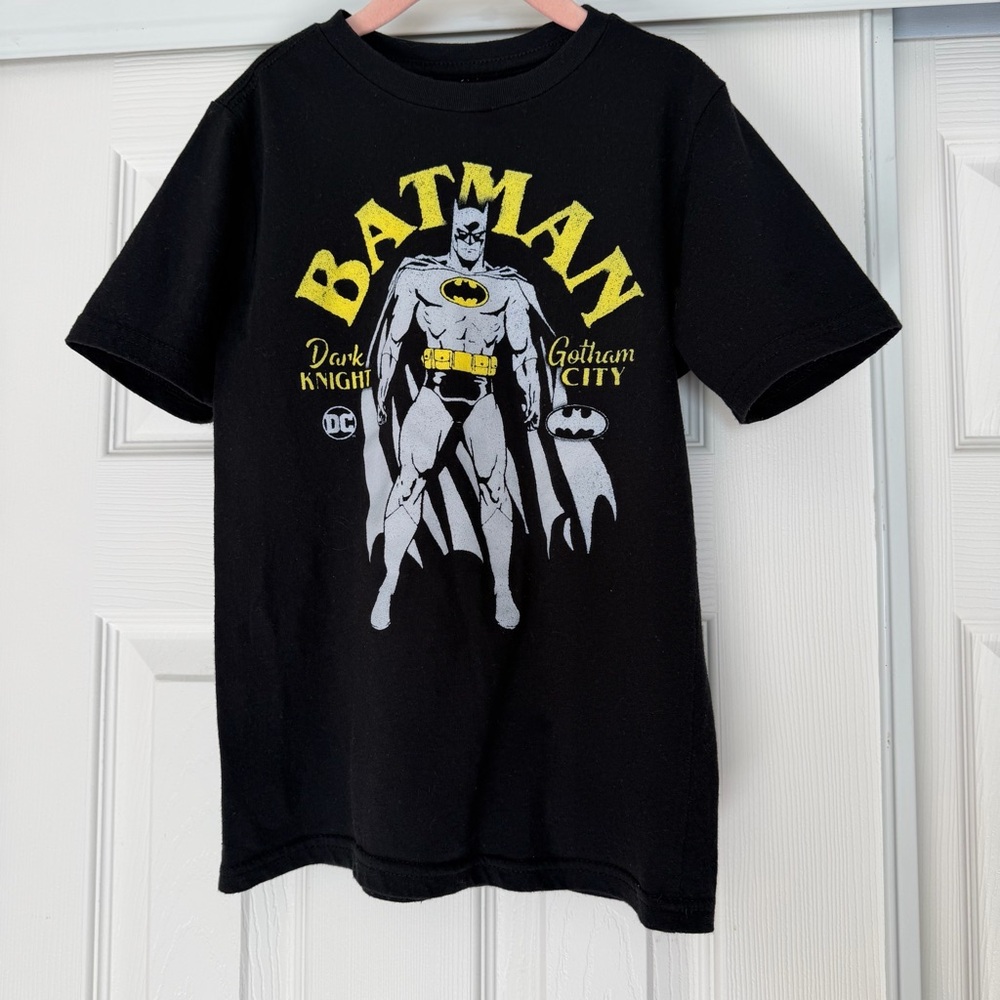 4/$25 Batman Boys Graphic Tee in Black and Yellow Size S 6/7